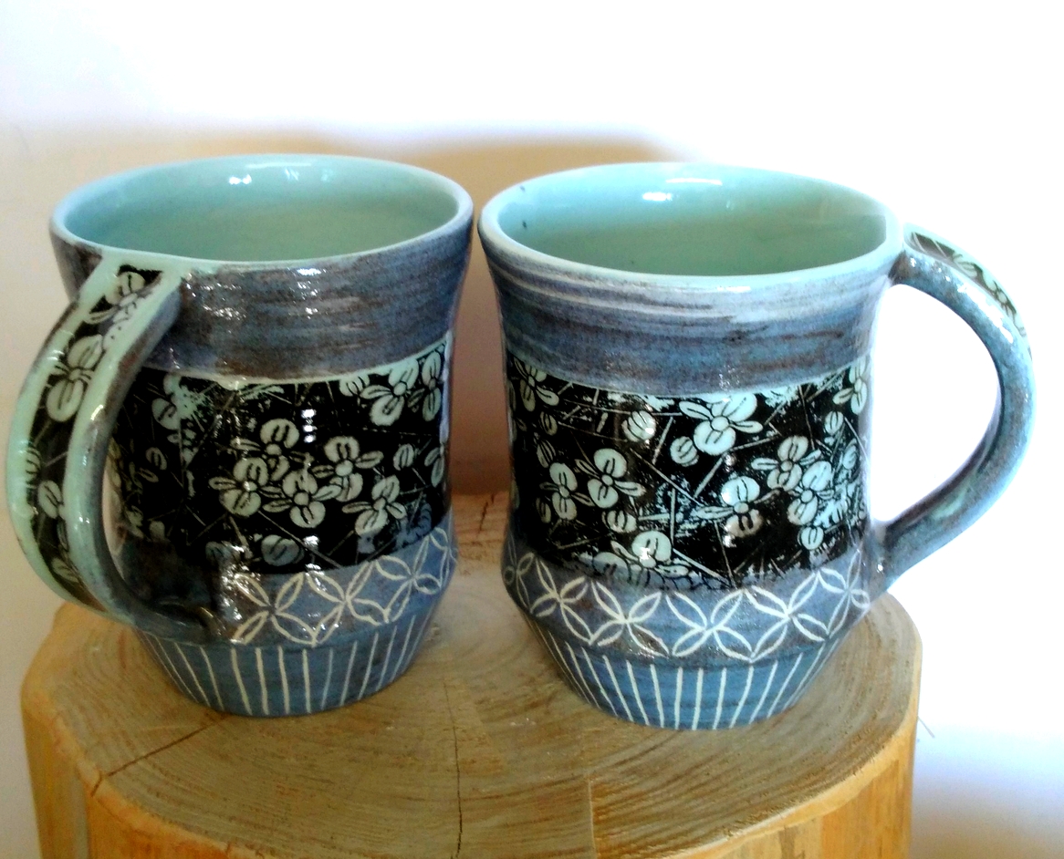 2 MUGS