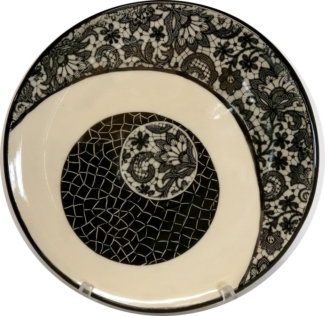 Grand plat noir et blanc 31 cm