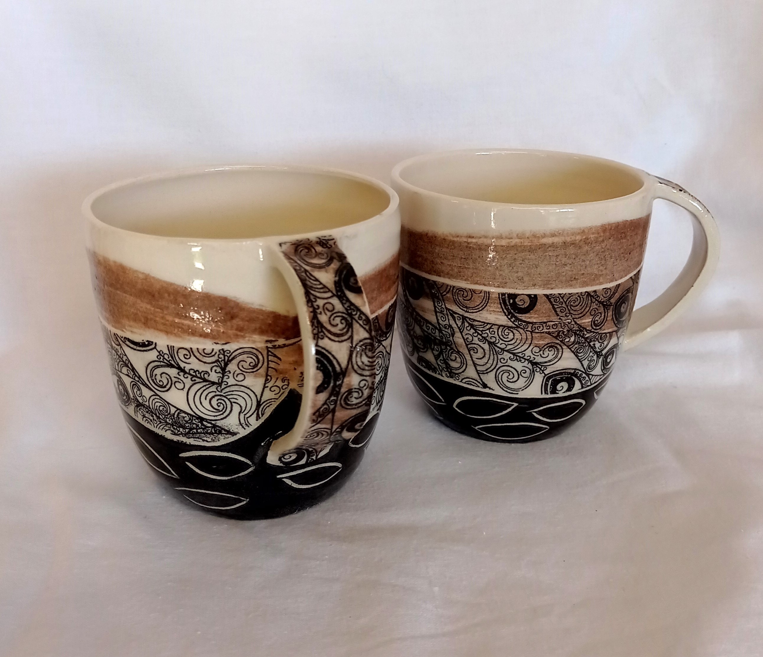 Mugs ocre paons